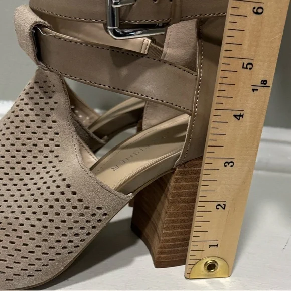Marc Fisher Gabor Women's Tan Suede Sandals w/ Block Heel-size 6.5 - Picture 9 of 9